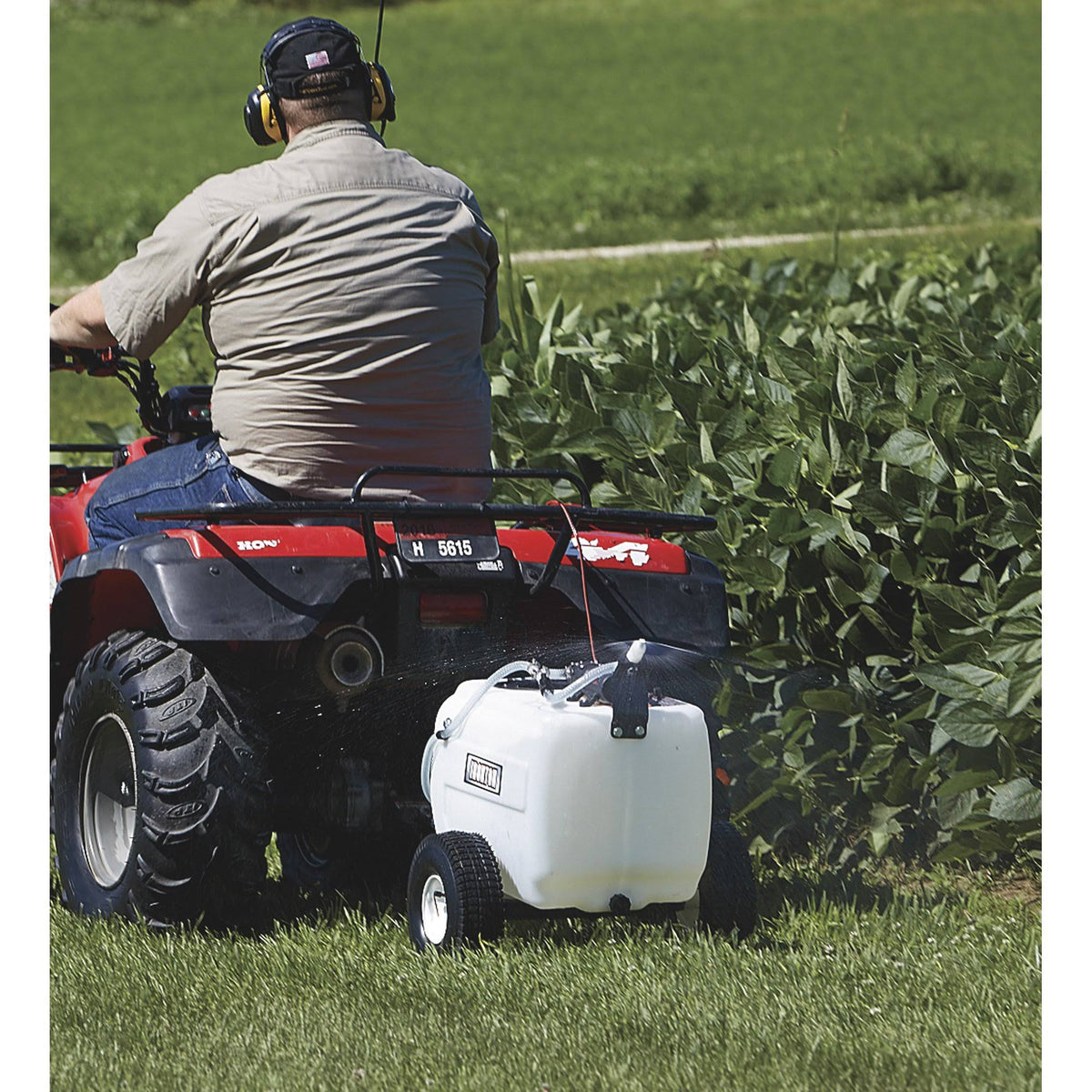 13 Gallons 12 Volt DC Tow-Behind Broadcast Sprayer Y2608