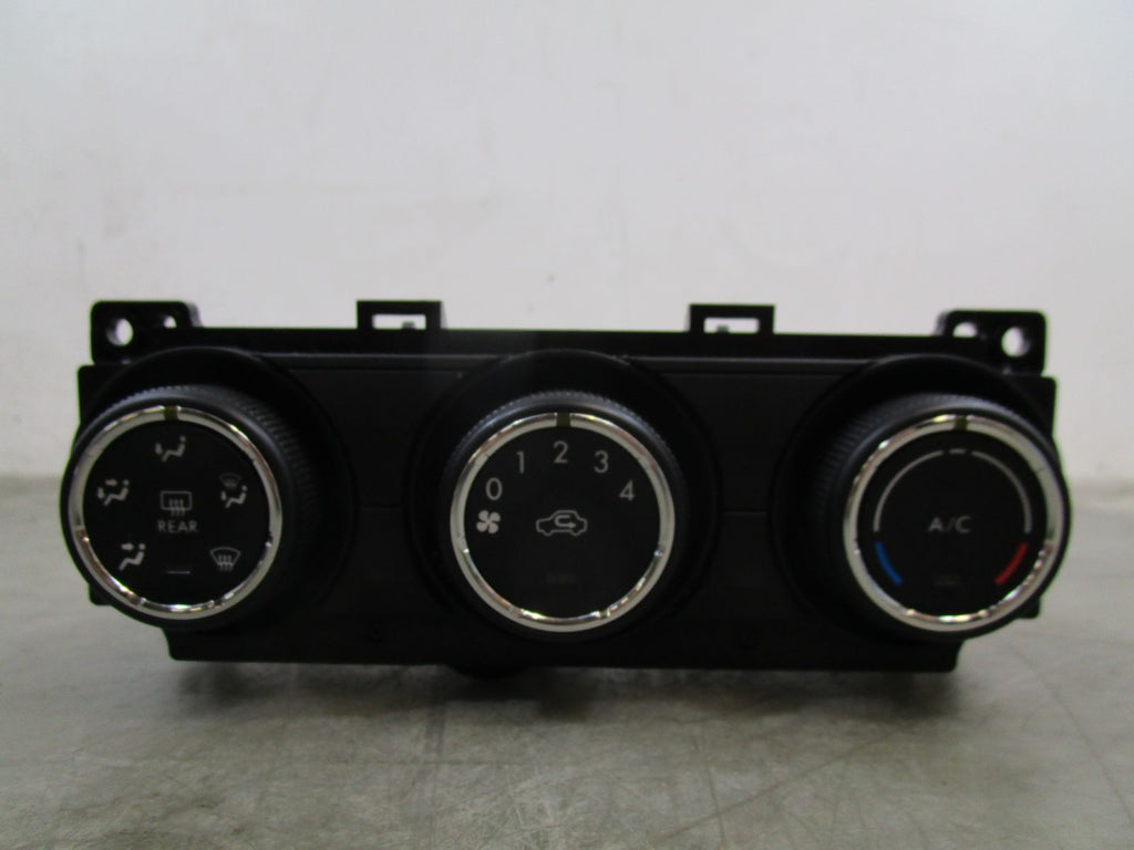 14 15 2014-2015 Subaru Forester Heater & AC Control Unit G88549