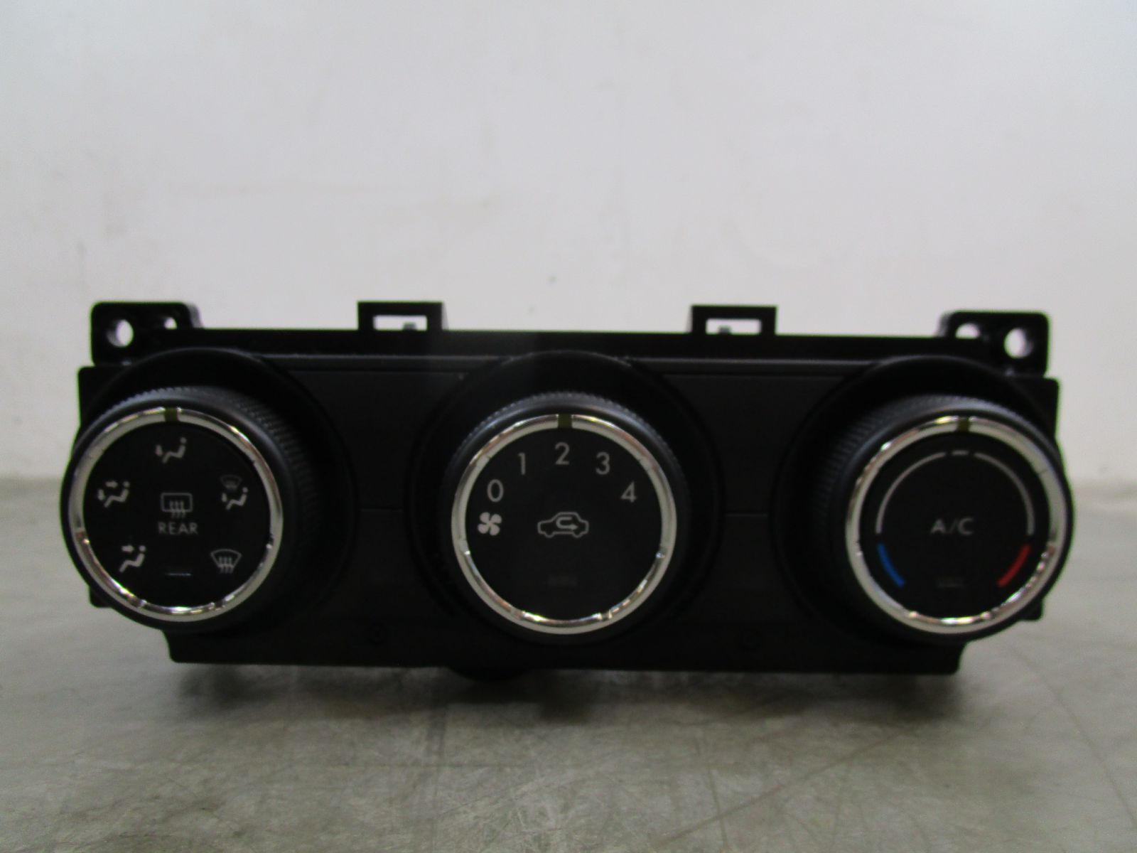 14 15 2014-2015 Subaru Forester Heater & AC Control Unit G88549