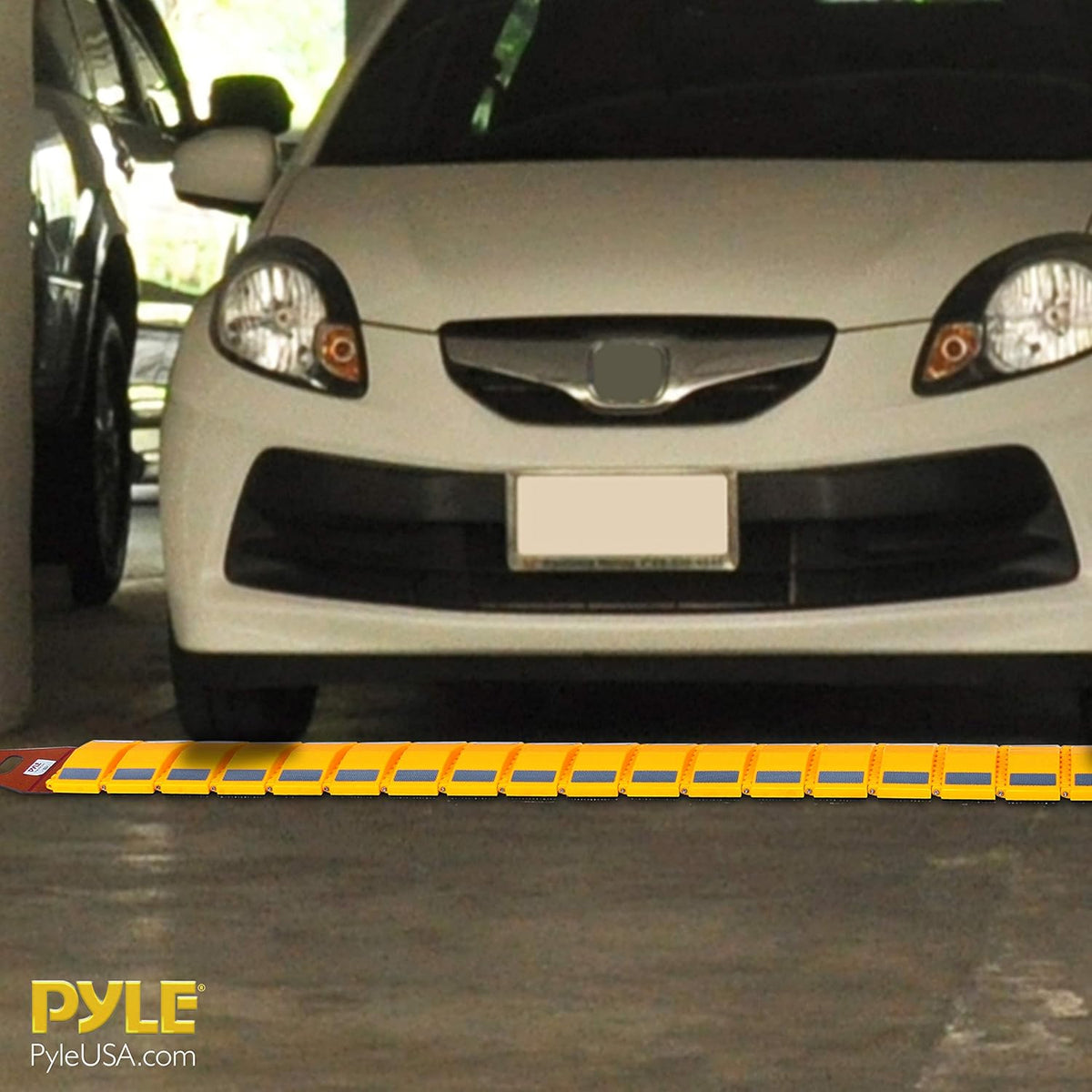 Heavy Duty Reflective Plastic Speed Bump for Driveway Roads Parking Lot X6153
